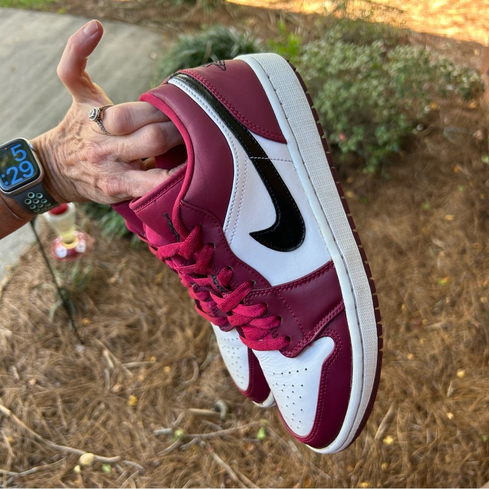 Nike “AIR JORDAN 1 “Noble Red” Men’s size 8.5 Sneakers RARE FIND !! 💰💰 - Picture 12 of 16